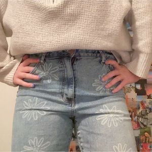 Flower flare jeans!! 💌